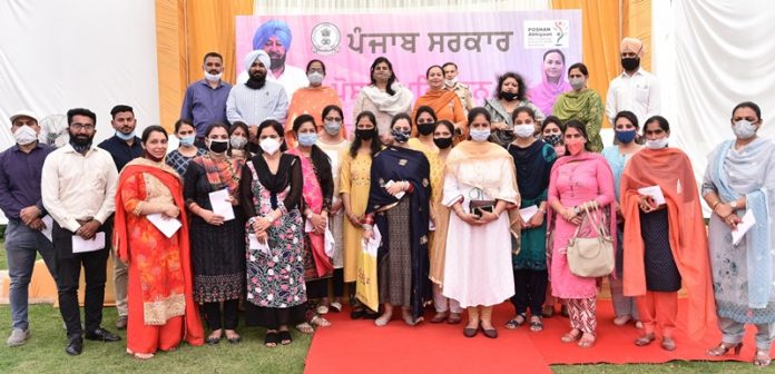 aruna-choudhary-hands-over-appointment-letters