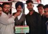 सुक्खू के जन्मदिन पर प्रदेश सोशल मीडिया के पूर्व संयोजक देवीलाल ने लड्डू बांटकर करवाया युवाओं का मुंह मीठा