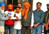 ਅੱਤੋਵਾਲ ਸੁਸਾਇਟੀ ਨੇ ਬਜ਼ੁਰਗ ਦੇ ਇਲਾਜ ਲਈ ਭੇਂਟ ਕੀਤਾ ਚੈੱਕ
