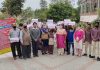 सरकारी स्कूलों में दाखिलों को बढ़ाने को लेकर विद्यार्थियों ने किया रैली का आयोजन