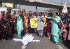 आंगनवाड़ी वर्करों व हैल्परों ने बजट की कापिया जलाई