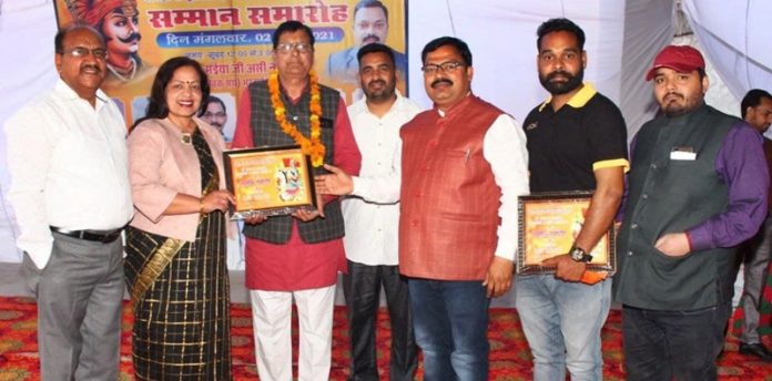 dhir-honoured