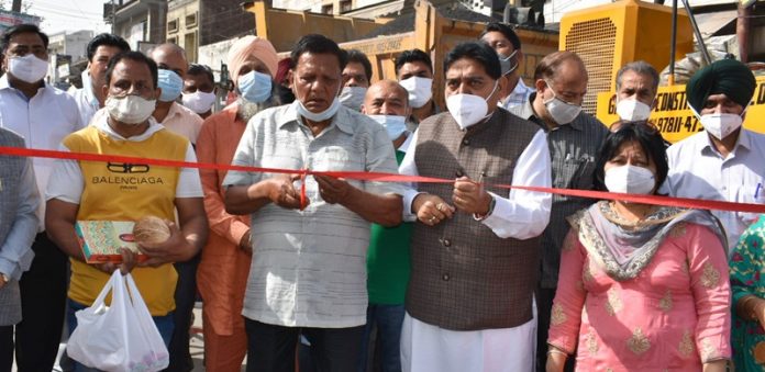 road-work-start-session-chowk-to-fatehgarh-chowh-hoshiarpur-punjab-mla-arora-cabinet-minister
