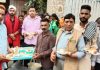 शिवरात्रि के उपलक्ष्य में दुकानदारों ने राहगीरों के लिए लगाया लंगर