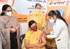 मुख्य सचिव विनी महाजन ने कोविड का पहला टीका लगवाया