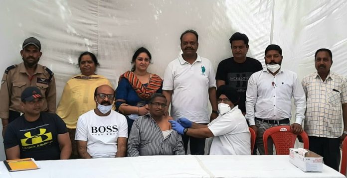 covid-vaccination-ward-4-hoshiarpur-ashok-sood-happy