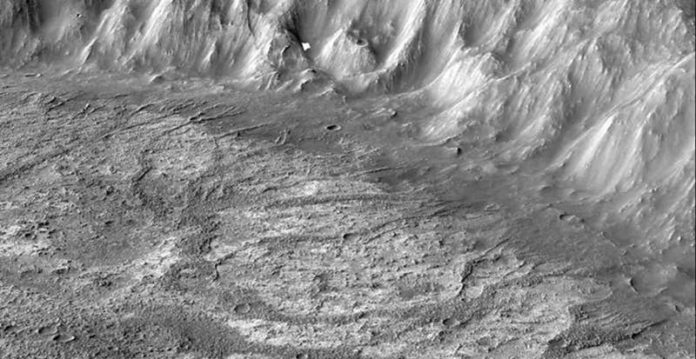 lake-on-mars
