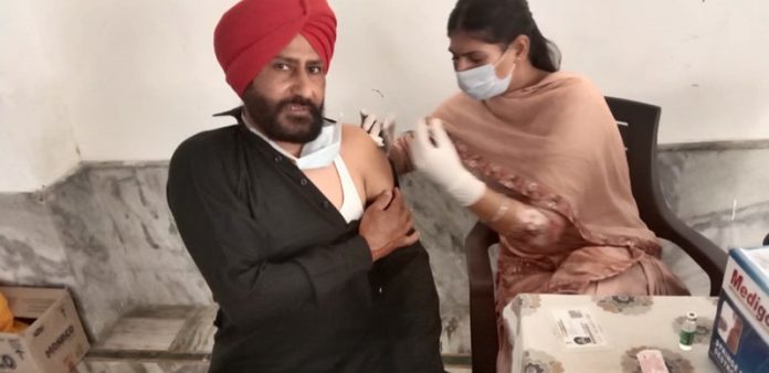 mc-nita-take-vaccination-railway-mandi-gurudwara-hoshiarpur-punjab