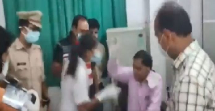 nurse-doctor-slaped-each-other-uttar-pradesh