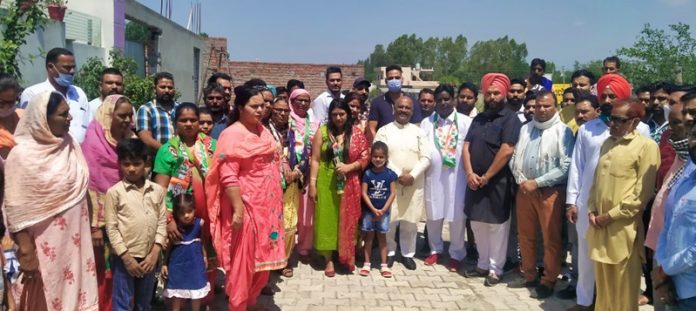 rakesh-kumar-leave-akali-dal-join-congress-mla-adia-welcome-sham-84-hoshiarpur-punjab