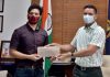 आर.टी –पी.सी.आर टैस्ट में अधिक पैसे लेने को उजागर करने वाले व्यक्ति का 25000 रुपए से सम्मान
