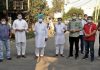 विधायक गिलजियां की देखरेख में यूथ कांग्रेसी कार्यकर्ताओं ने बाँटें लोगों को मास्क तथा सैनिटाइज़र