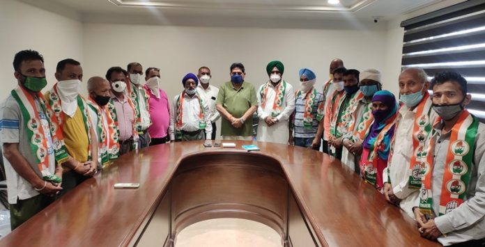 babbi-chohal-join-congress-hoshiarpur-punjab-minister-arora-welcomes