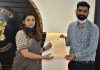 डीसी ने कोविड-19 की मुश्किल घड़ी में बेहतरीन सेवाएं देने पर ड्रग इंस्पेक्टर मनप्रीत को प्रशंसा पत्र देकर किया सम्मानित