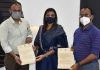 जिलाधीश ने रोजगार के क्षेत्र में बेहतरीन कारगुजारी करने पर जिला रोजगार ब्यूरो के प्लेसमेंट अधिकारी व कैरियर काउंसलर को किया सम्मानित