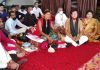 मार्किट कमेटी के चेयरमैन राजेश गुप्ता व पूर्व पार्षद धीर डेरा बाबा गुलाम पीर गांव कक्कों में हुए नतमस्तक