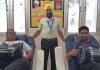 विश्व रक्तदान दिवस पर गौरव गोरा व विक्रम ने किया रक्तदान