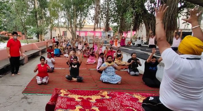 yoga-day-at-bhawani-nagar-hoshiarpur-punjab