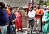 घर-घर जाकर लोगों को वैक्सीनेशन लगवाने के लिए किया प्रेरित