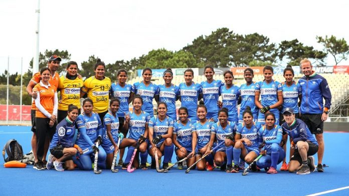 Women-hockey-team