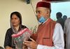 जब टोपी व शाल को लेकर हुई दिलचस्प खींचतान