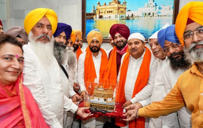 CM PAYS OBEISANCE AT SRI DARBAR SAHIB,