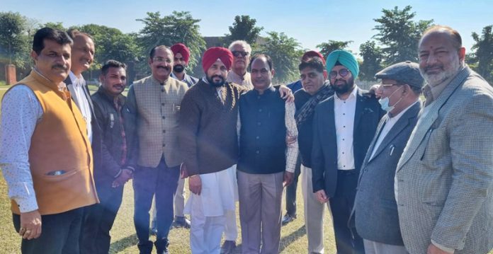 cm-channi-welcome-hoshiarpur-arora-mla-and-others