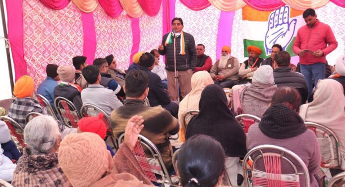 mla-arora-meeting-villege-hoshiarpur-punjab