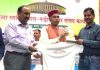 बारीं पंचायत प्रधान रविंद्र ठाकुर पूर्व सीएम धूमल द्वारा हुए सम्मानित