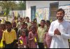 जिला परिषद सदस्य चैतन्य शर्मा ने होली के पावन पर्व पर बच्चों को बांटी पिचकारियां