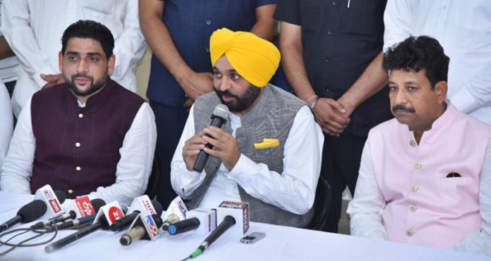 mla shital agnural and raman arora with cm bhagwant mann