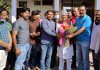 जन्मदिवस पर पूर्व मुख्यमंत्री धूमल को चांदी का मुकुट पहनाया, तलवार की भेंट