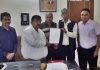 संघर्ष कमेटी का शिष्टमंडल सिविल सर्जन पवन कुमार को मिला