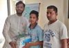 चैतन्य शर्मा ने 325 विद्यार्थियों को पाठ्य पुस्तकें की भेंट