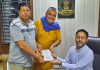 पूर्व पार्षद धीर ने मां भामेश्वरी देवी दुर्गा मंदिर भाम के वार्षिक सम्मेलन संबंधी एसडीएम को सौंपा निमंत्रण पत्र