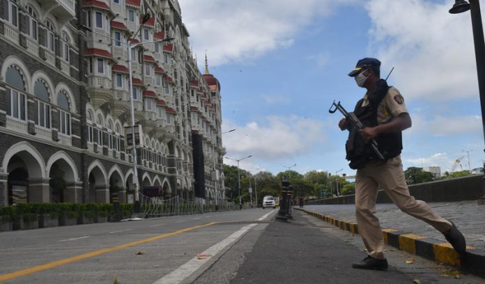 8_Security_outside_Taj_Hotel