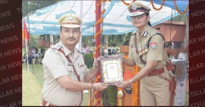 Rajesh kalia felicitated by ADGP Shashi Prabha