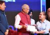मेधावी छात्रा सनिग्धा शर्मा को गवर्नर बनवारी लाल ने किया सम्मानित