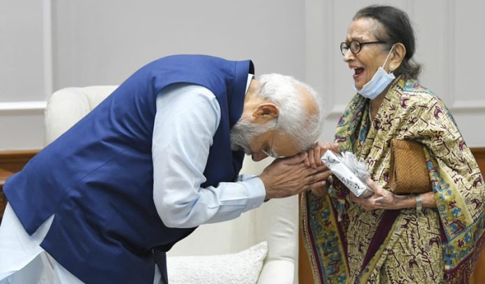 PM Modi with Smt. Uma Suchdeva
