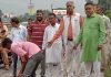संघर्ष कमेटी को मिला बल, टूटी सड़क़ पर रिटायर्ड तहसीलदार जतिंदर ने डलवाई कंक्रीट
