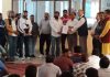 नगर निगम सफाई कर्मियों ने जिलाधीश-कम कमिश्नर को दिया मांग पत्र