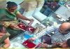 WOMEN STEALS NECKLACE WORTH LAKHS FROM BUSY JEWELLERY SHOP IN UP