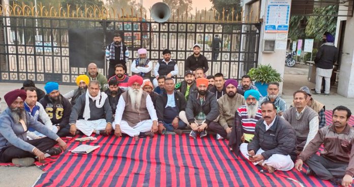 protest-against-hameera-factory