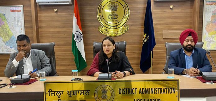 reporters-met-with-dc-komal-mittal-hoshiarpur-punjab