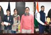 बैडमिंटन व किक बाक्सिंग में प्रदेश का नाम रोशन करने वाले खिलाडिय़ों को जिलाधीश ने किया सम्मानित