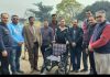 लायंस क्लब विश्वास ने जरुरतमंद व्यक्ति को व्हीलचेयर की प्रदान