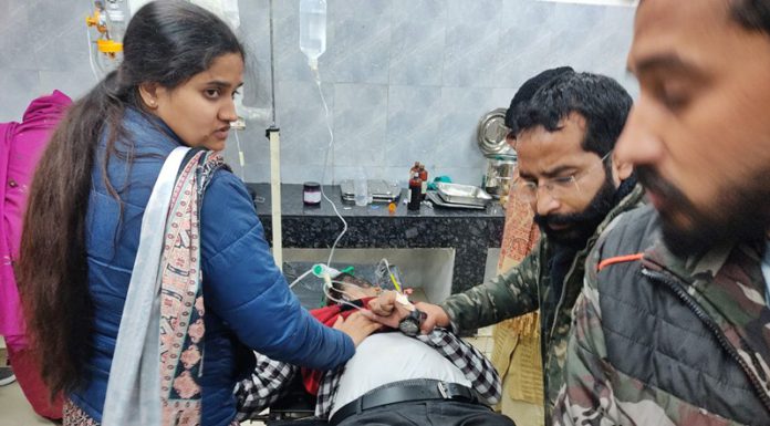 naveen-injured-committee-bazar-accident-trector-talli