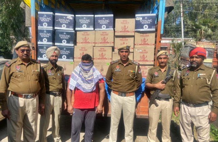 arrested-with-liqour-mukerian-police-hoshiarpur