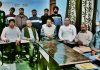 दूकानदारों ने थानेदार द्वारा पत्रकार का मोबाइल छीनने और झूठा पर्चा दर्ज करने की धमकी दिए जाने की निंदा की