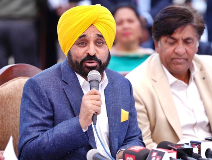 cm-mann-at-hoshiarpur-to-closed-toll-plazas